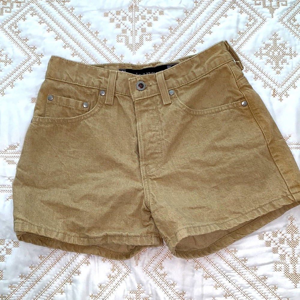 Pre loved Levi’s Silver Tab khaki jean shorts. Size 5 junior.